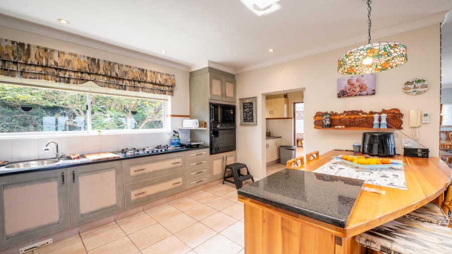 5 Bedroom Property for Sale in Paradise Western Cape